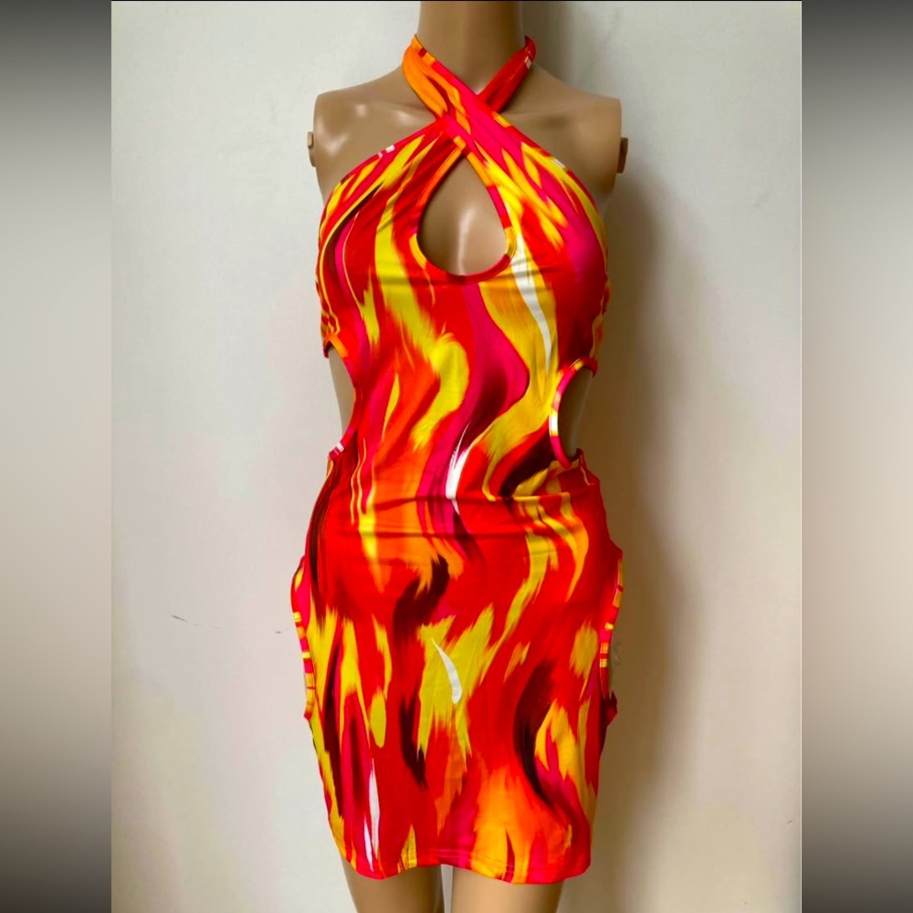 Cutout vacation dress 🔥